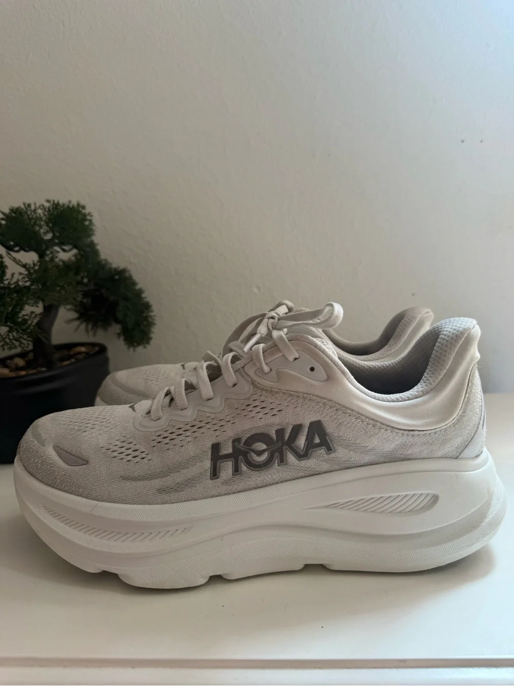 Hoka Bondi 9 Women size 10.5 Sneakers in kitty gray with Gray Logo